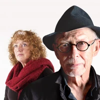 Луиз Джеймсон и Джон Хёрт на записи пьес