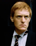 Вислор Турлоу Актёр: Марк Стриксон . Сведения: Изгнанный на Землю трионец, которого "нанял" Черный Страж, чтоб убить Пятого Доктора. Для этого Турлоу вызвался быть спутником Доктора. Позже он отказался работать на Стража, сумел освободиться от него и ещё какое-то время путешествовал с Доктором, даже когда Тиган покинула ТАРДИС. После спасения Пери Браун и пережитого с ней приключения он покинул Доктора, вернувшись на свою родную планету.