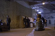 Dalek 2005 - behind the scenes (10).jpg (479 КБ)