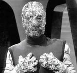 Facelessone.jpg (216 КБ) Хамелеоны (англ. The Chameleons) Сведения: Гуманоидная раса, которая попыталась вторгнуться на Землю в 1966 году в серии «Безликие» (1967).