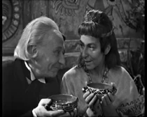 Доктор и Камека пьют какао