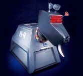 К9 Актёр: Джон Лисон, Дэвид Брирли Сведения: Портативный компьютер, ранее принадлежавший профессору Мариусу. Первая модель осталась на Галлифрее с Лилой. Вторая и третья были построены Четвёртым Доктором, вторая осталась с Романой с Э-пространстве, третью он отправил Саре Джейн.