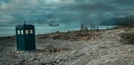 Y TARDIS ar draeth yn Tsieina