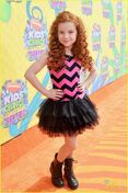 Francesca-capaldi-and-brec-bassinger-fun-prints-kids-choice-201405