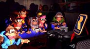 La Familia Kong juega a la Nintendo 64.