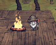 Woodlegs próximo à uma fogueira de obsidiana.