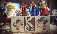 A mascot Wilson with a mascot Wendy behind a large hand-drawn Wilson and Willow. This picture was taken at Playstation Experience 2015.