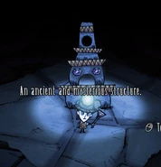 Wilson xem xét đài giả khoa đổ nát ở quần xã thánh địa.