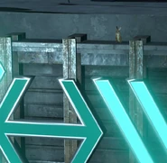 На локации Неискупимый грех она находится над огромной голубой неоновой вывеской «HIVE»