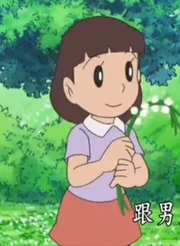 和靜香一起做花環的女生