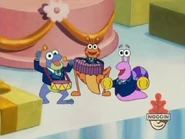 The Fiesta Trio start the song.