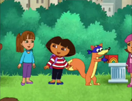 (Speaking French) "Des friendship bracelets pour tous!"
