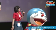 Wasabi đang chào khán giả bằng giọng Doraemon.