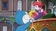 Sami được Doraemon tặng hoa.