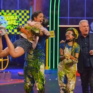 RunGirrrl-Marc-Liza hug.jpg (197 KB)