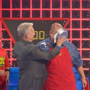 GabrielIglesias3.jpg (139 KB) Marc pies Gabriel in the face