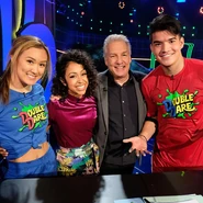 LaurDIYWassabi-LizaMarc.jpg (159 KB) Marc with Liza, LaurDIY, and Wassabi