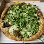 Verde Pizza (with Arugala, Roasted Mushrooms, Roasted Garlic, Raw Red Onions)