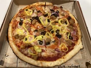 Hot Link Signature Pizza