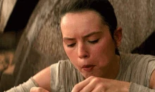 Rey eating portion bread from Unkar Plutt