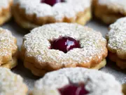 Linzer cookie