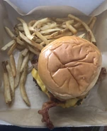 Bwwtwo7.jpg (145 KB) Cheese Curd Bacon Burger
