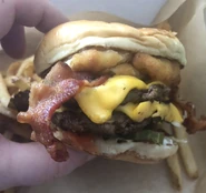 Bwwtwo8.jpg (164 KB) Cheese Curd Bacon Burger