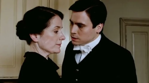 Thomas threatening Baxter.