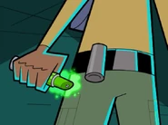 S02e02 lipstick blaster glowing.png (287 KB)