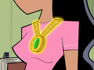 S01e02 Paulina wearing the amulet