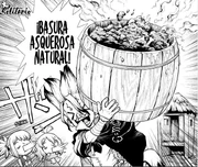Senku sosteniendo un gran barril con basura.