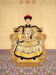 Kaiser Qianlong (Qing Dynastie) in einer mit Drachen bestickten Robe, von Giuseppe Castiglione, 1736