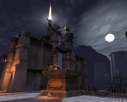 Estatua del triunfo contra los qunari en los muelles de Kirkwall