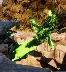 The Inquisitor's left hand moments after Solas removes the Anchor.