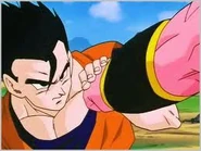 Gohan detiene el golpe de Boo Malvado