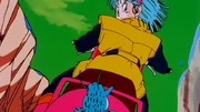 Ginew e Bulma sulla moto.