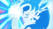 Super Saiyajin Blue usando el Kame Hame Ha