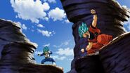 Goku y Vegeta haciendo sus poses clásicas de combate.