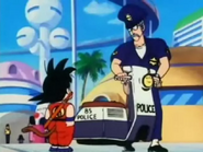 El policía llevará a Goku hasta Bulma