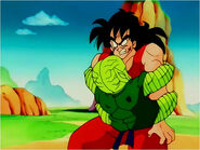 Yamcha atrapado por un Saibaiman