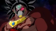 Broly Oscuro portando una  rota.