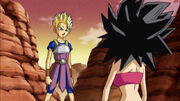 Cabba mostra come trasformarsi in Super Saiyan a Caulifla