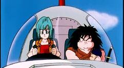 Bulma, Bebé Trunks y Yajirobei.