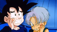 Goten y Trunks tras el golpe que les dio Piccolo