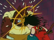 Goku derrota a los vándalos
