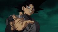 Goku Black apuntando a Trunks en Fn'F'