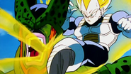 Vegeta dominando a Cell Semi Perfecto.