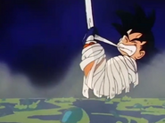 Goku sobre el estanque de ácido.