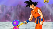 El Rey de Todo junto a Goku.