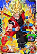 Carta de Son Goku Xeno Supersaiyano de Primer Grado (PBBS-01) en el videojuego de arcade Super Dragon Ball Heroes.